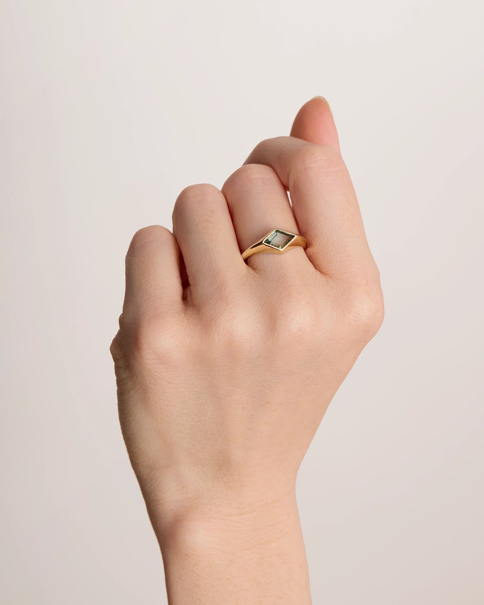 Bague Signet Cerf-Volant en Or Certifié Fairmined et Saphir du Montana
