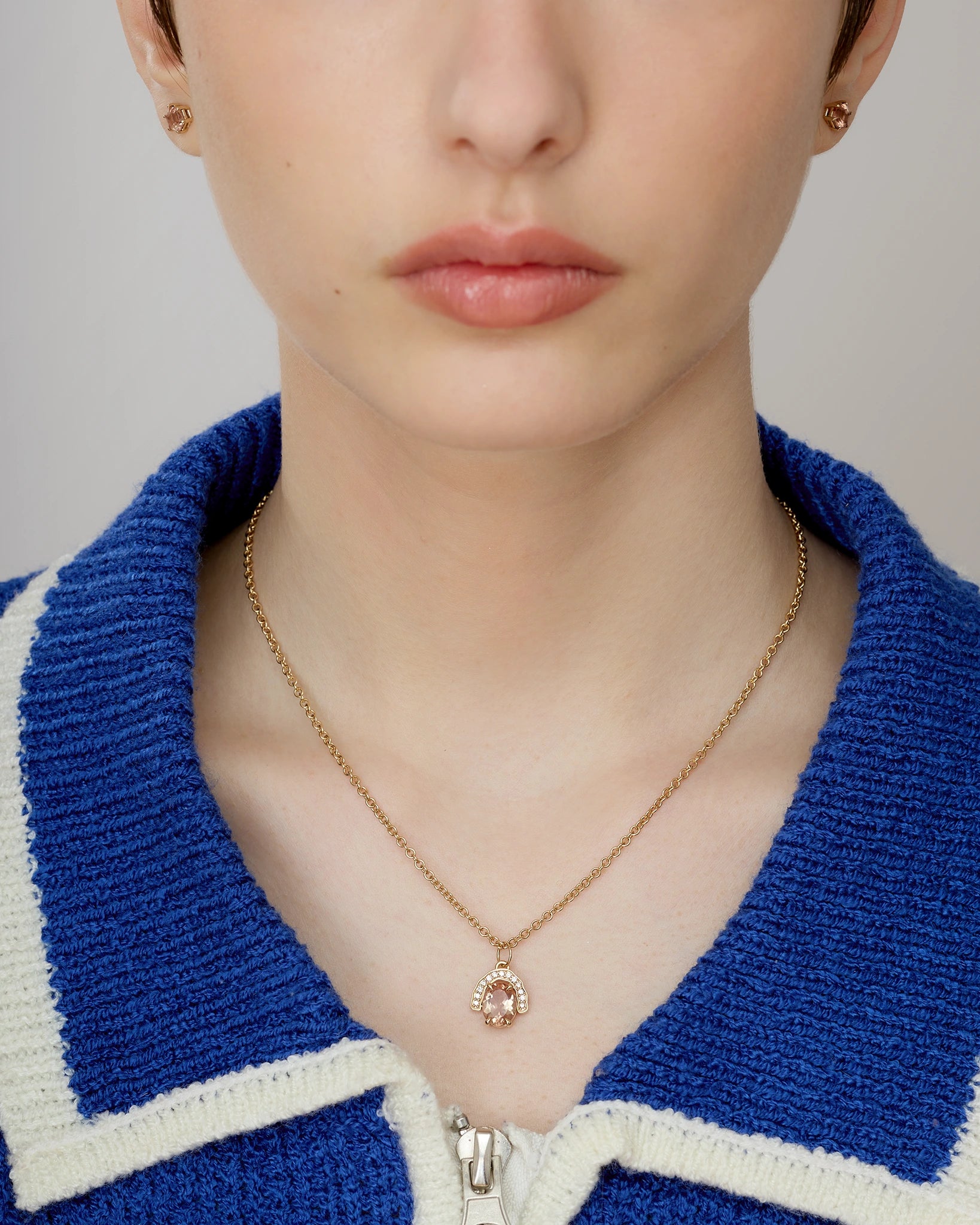 Pendentif avec pierre de soleil ovale or jaune 14K certifié Fairmined sertie de diamants de laboratoire