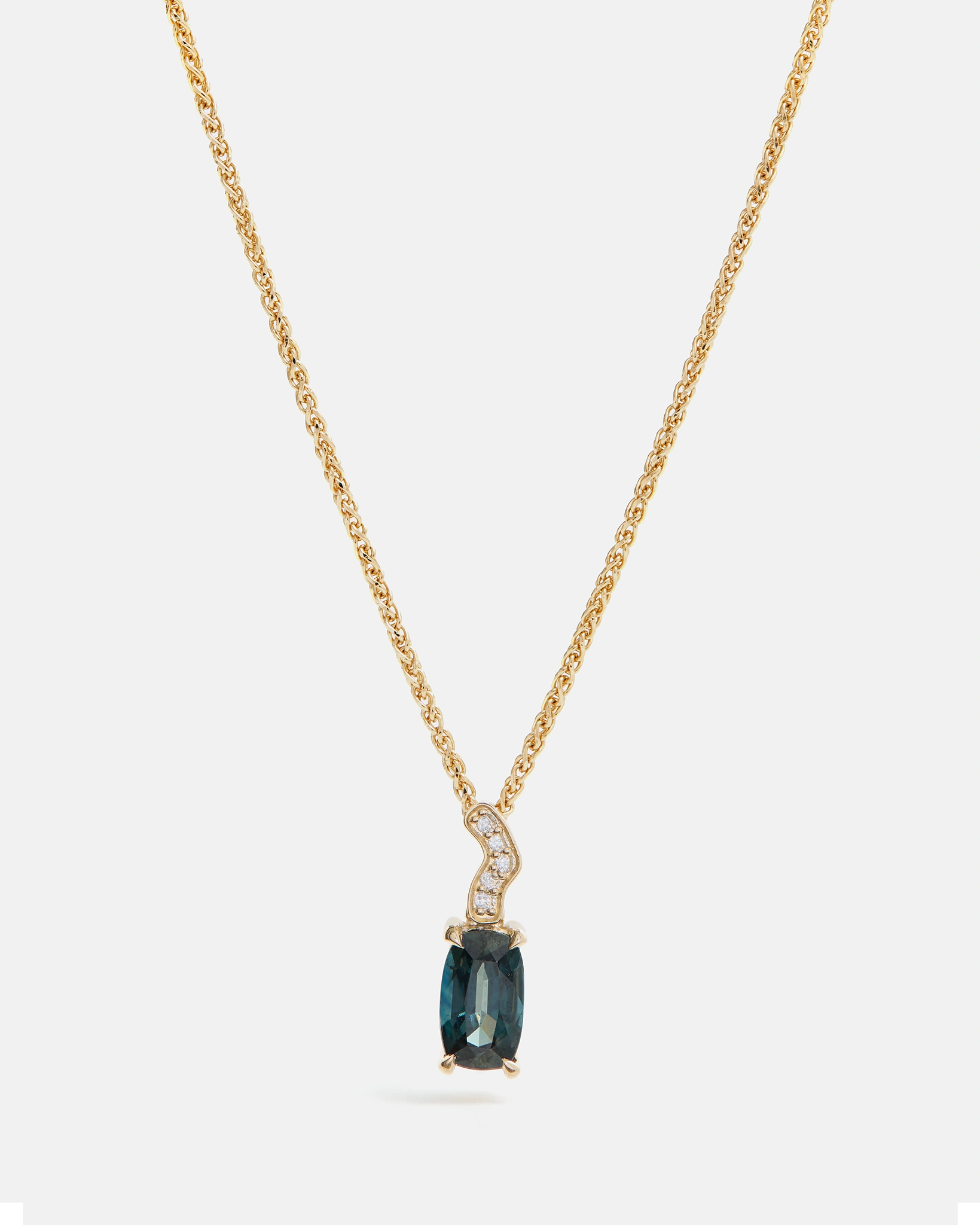 Pendentif avec saphir australien en or 14K certifié Fairmined et bélière de diamants de laboratoire