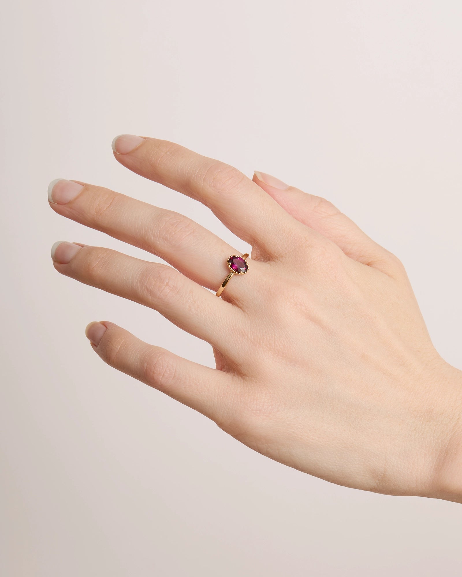 Bague Galatée Ovale en Or Jaune 14k avec Grenat Mauve