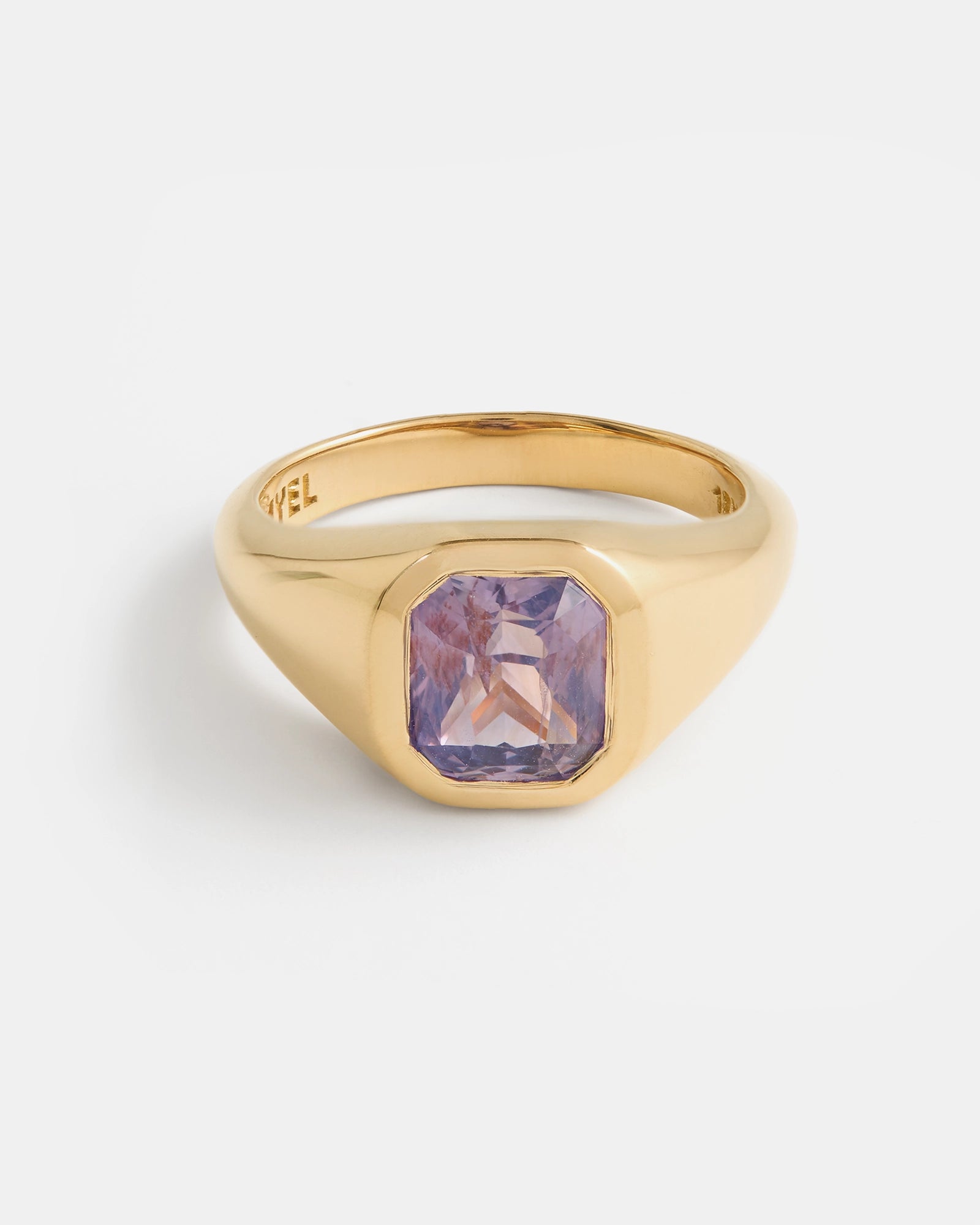 Signet Ceylon Purple Sapphire Ring in 18K Yellow Gold