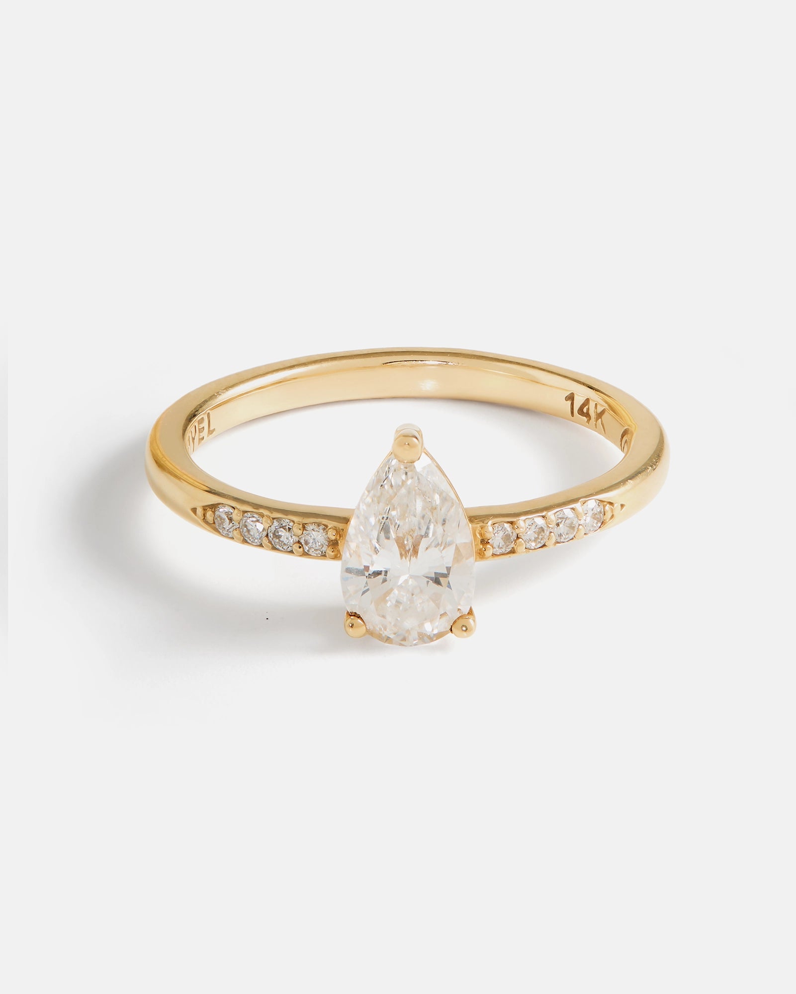 Pira Ring in Fairmined Gold with lab-grown Diamonds