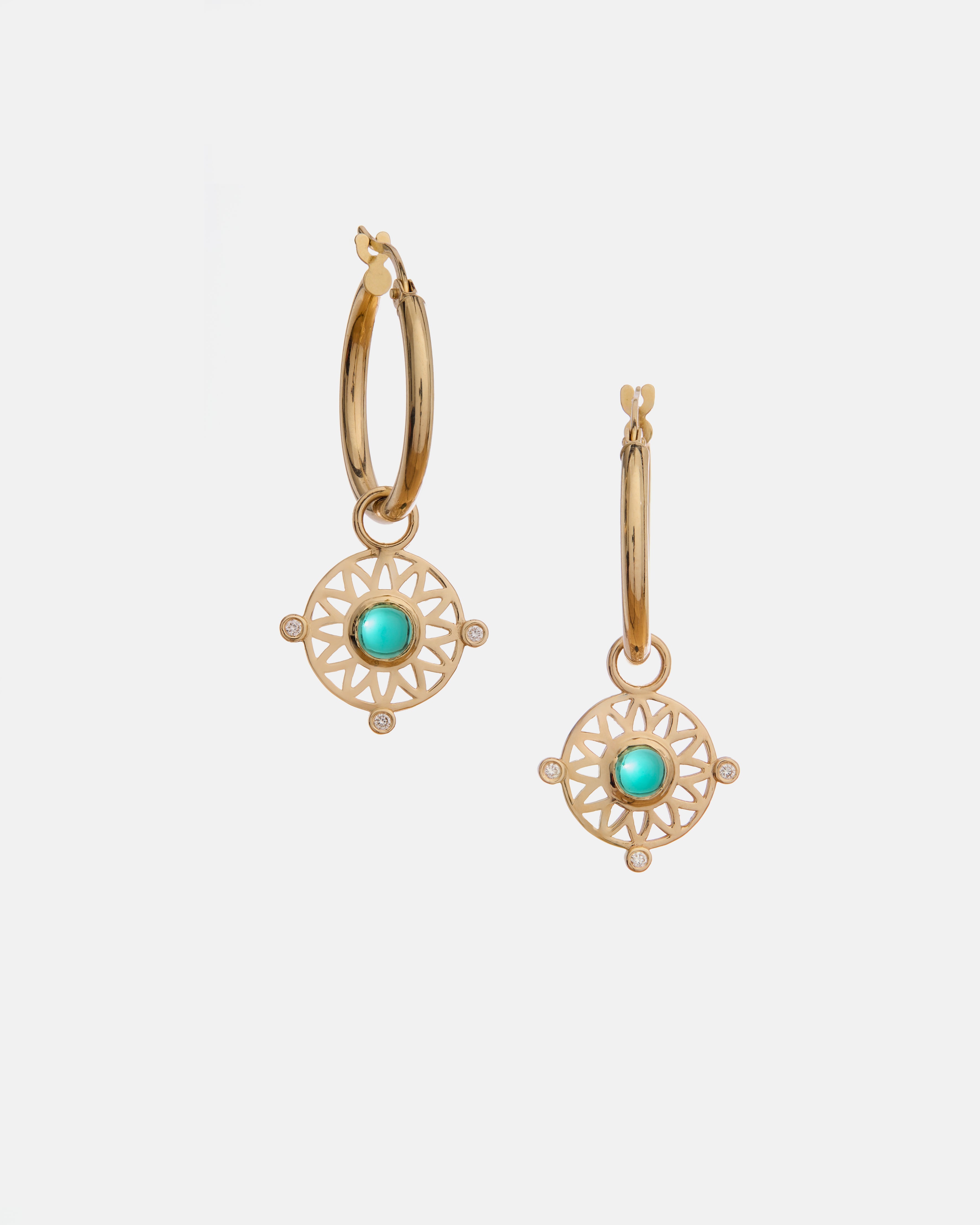 Boucles d'oreilles Talisman pour Anneaux en Or Jaune 14k avec émeraudes et diamants de laboratoire