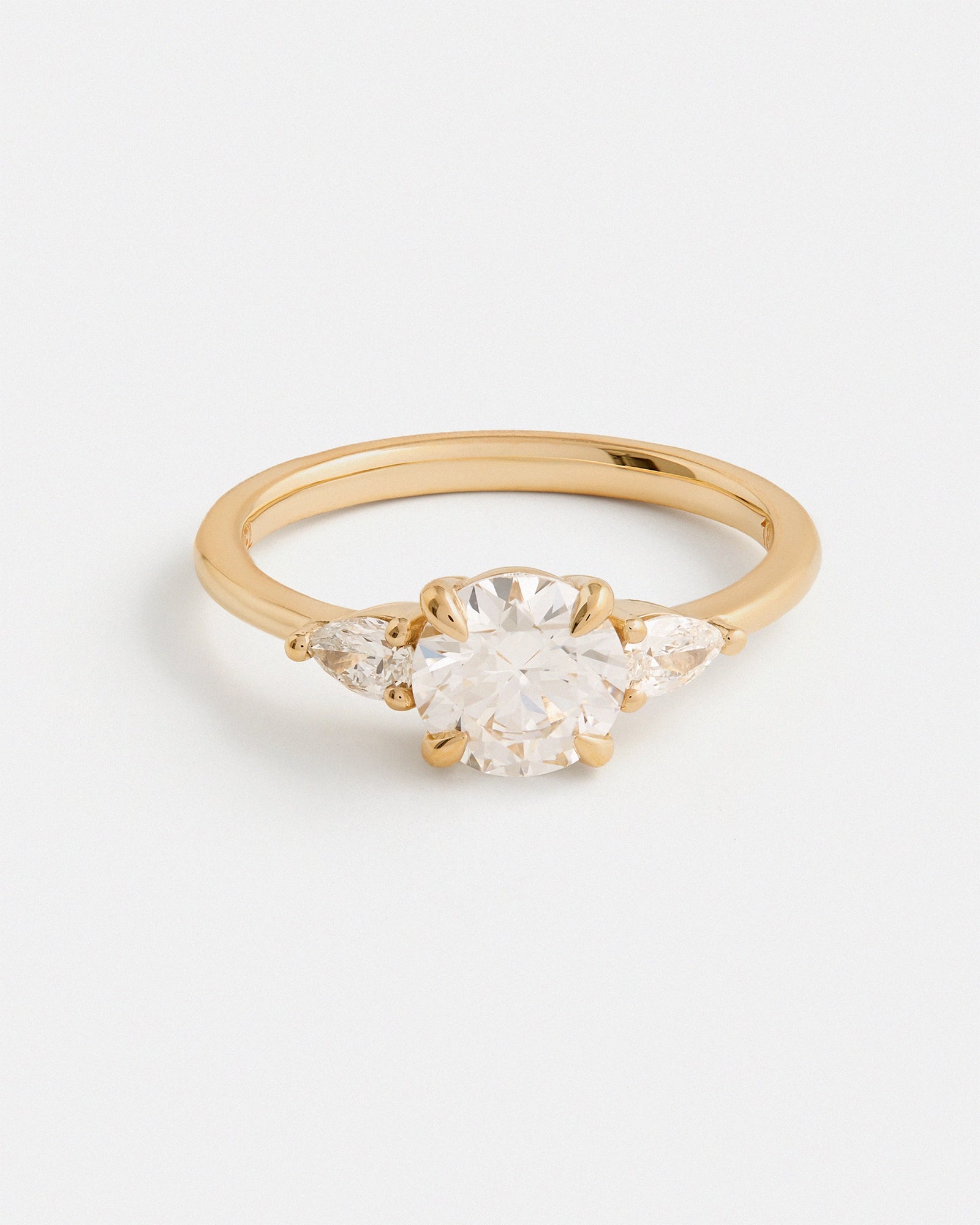Trilogy Ring in 18k Gold with Diamonds
