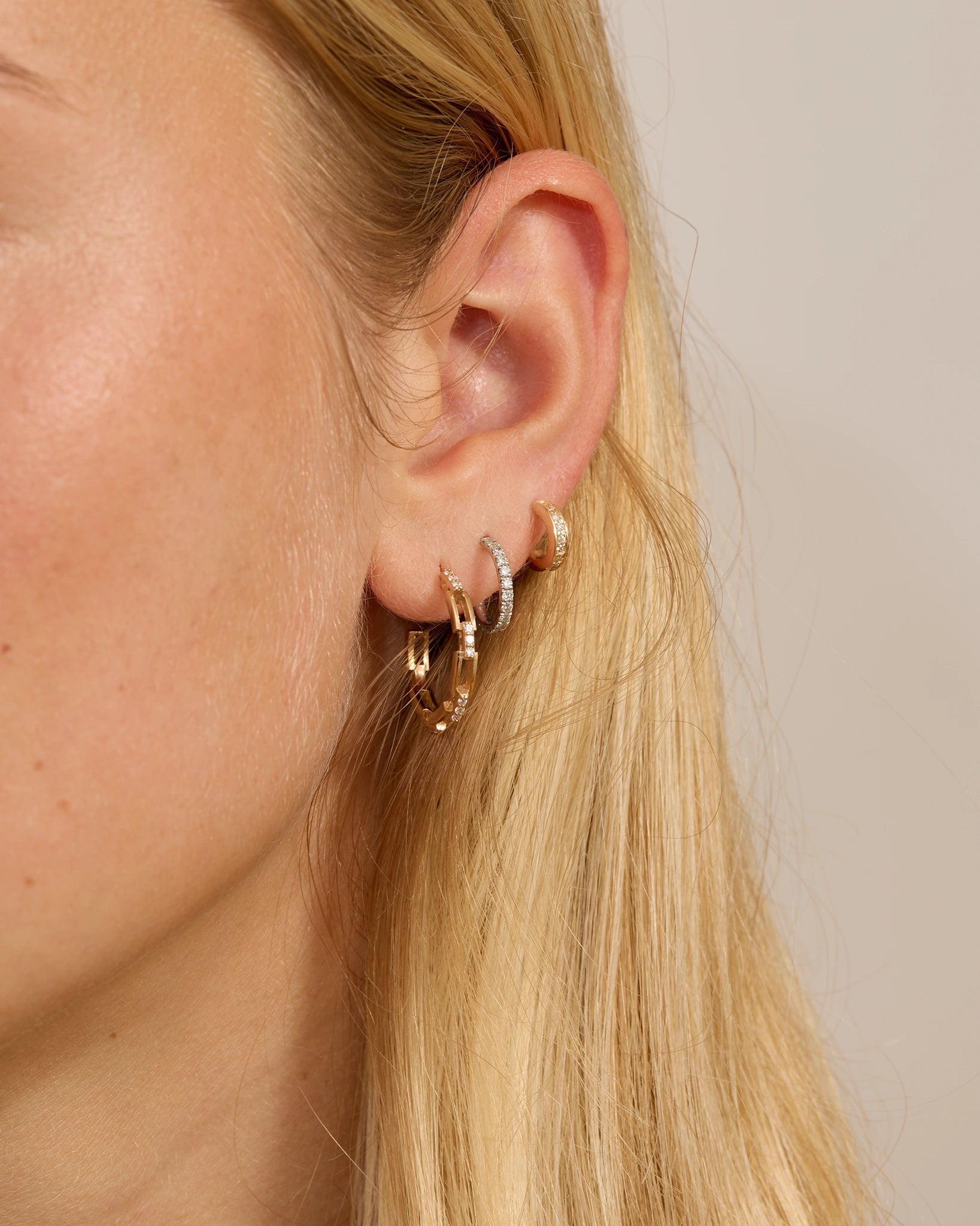 Mini Anneaux Pavés en Or 14k avec Diamants de Laboratoire