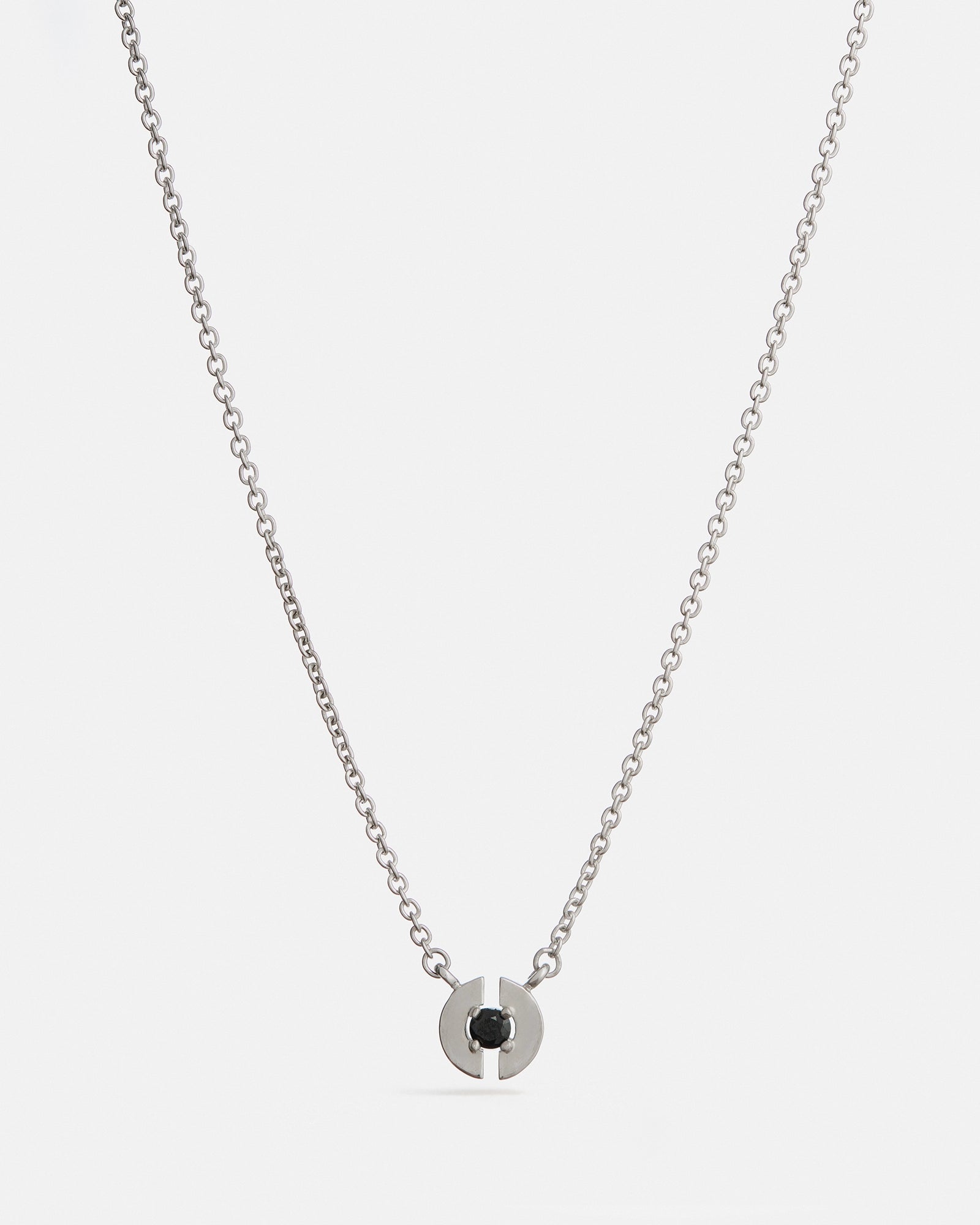 Stein Necklace in Silver with Black Spinel