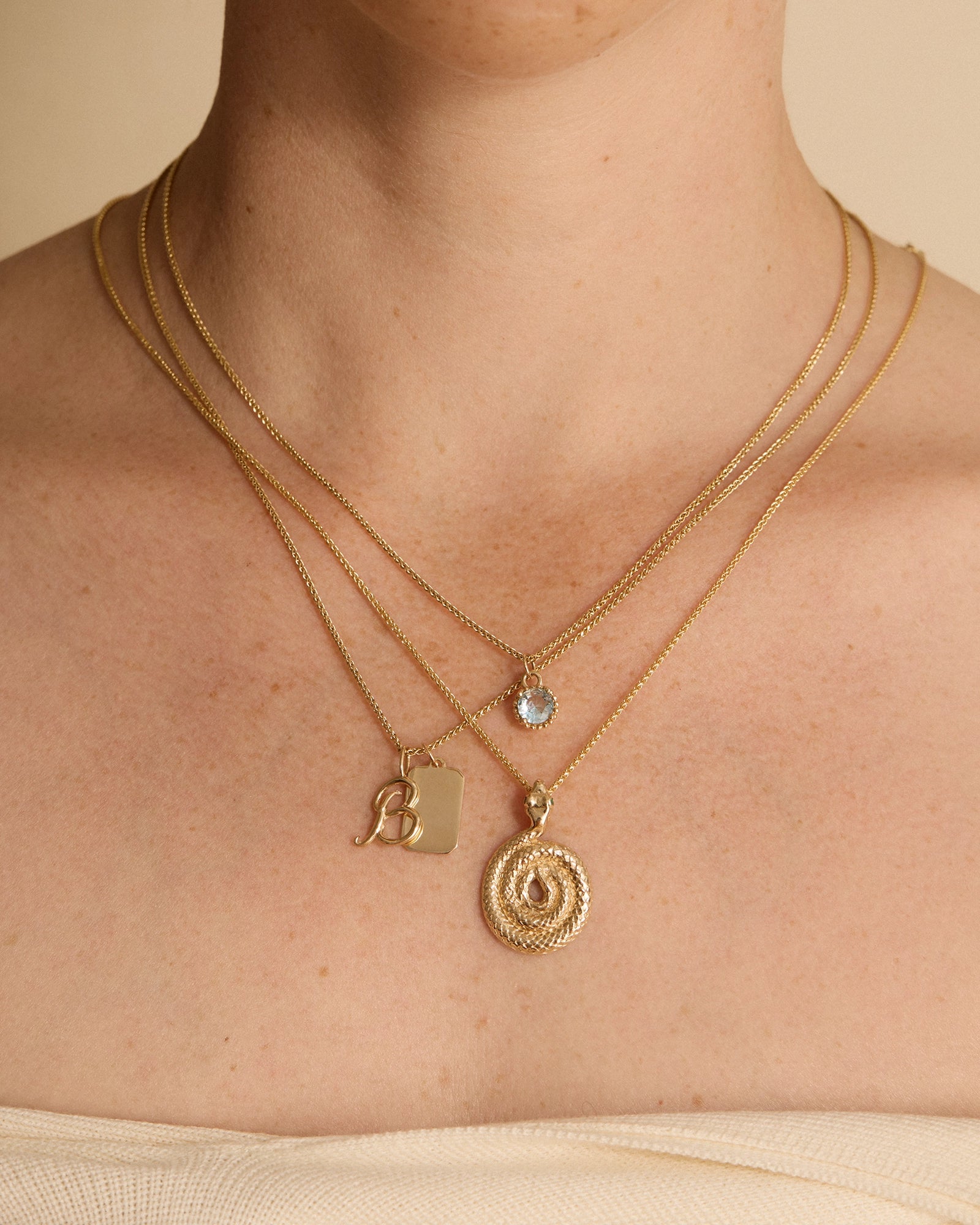 Round Galatée Pendant in 14k Yellow Gold with Tanzanian Moyo Aquamarine