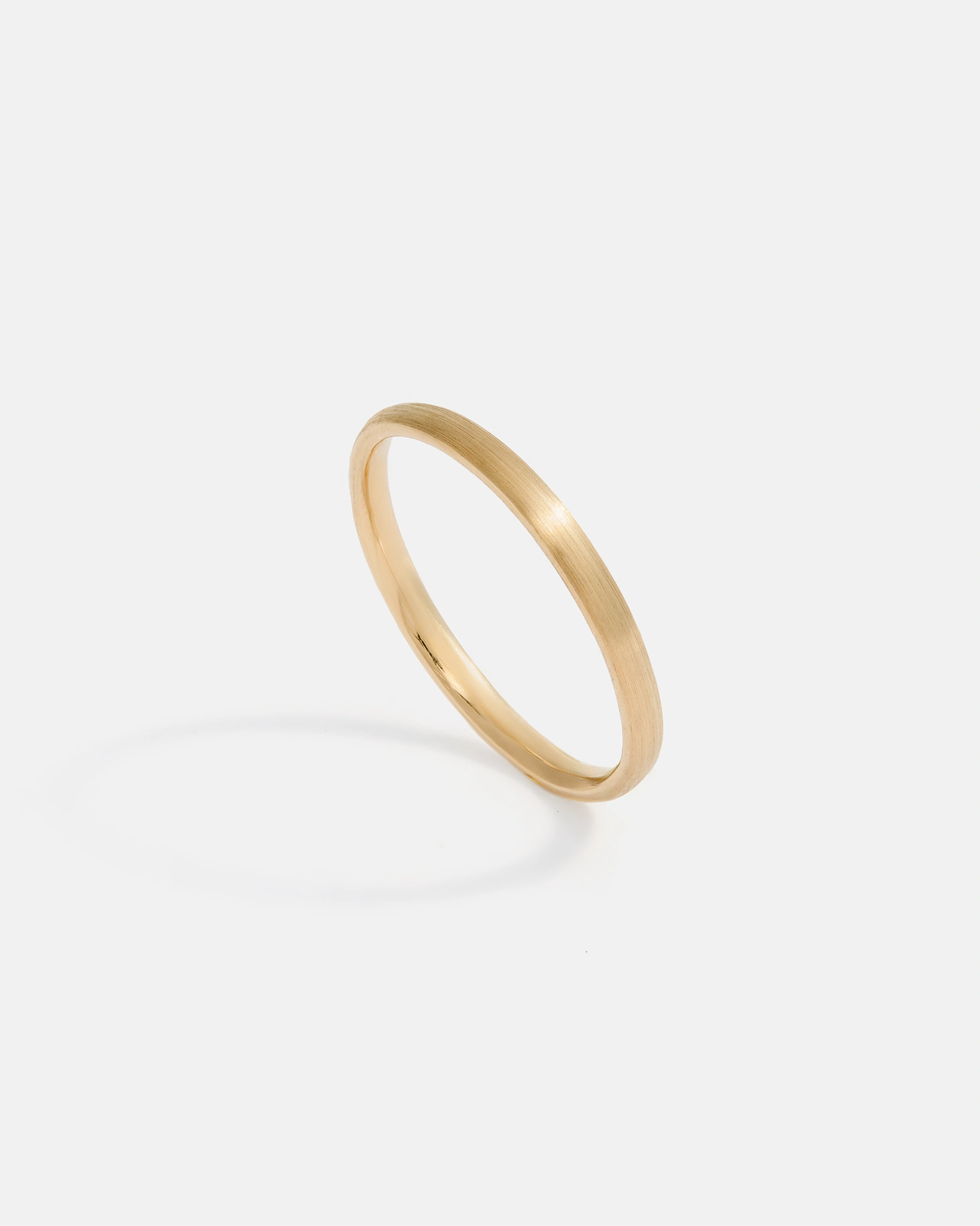 Jonc Semi-Bombé en Or Mat 14k de 2mm