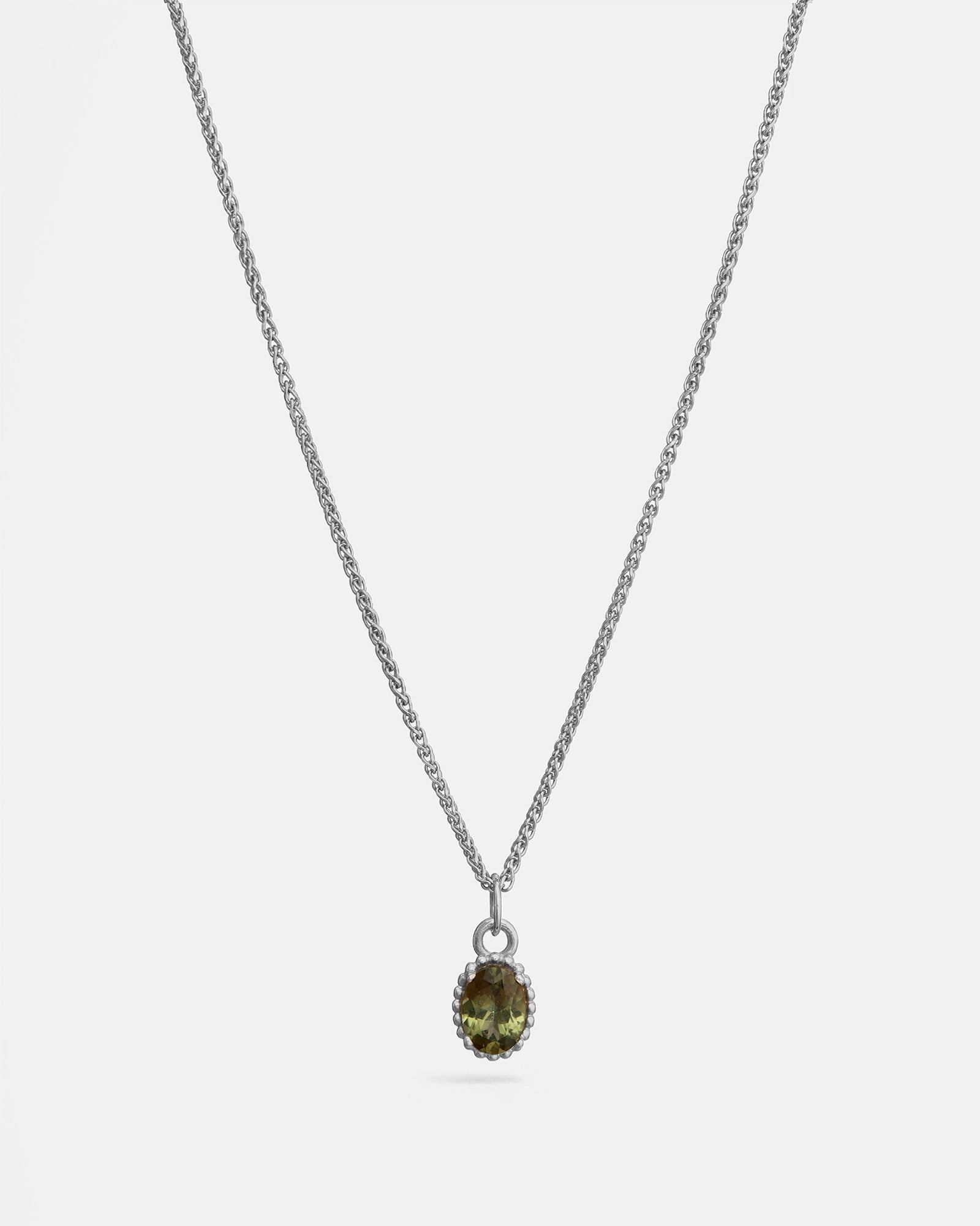 Oval Galatée Pendant in Silver with Green Tashmarine