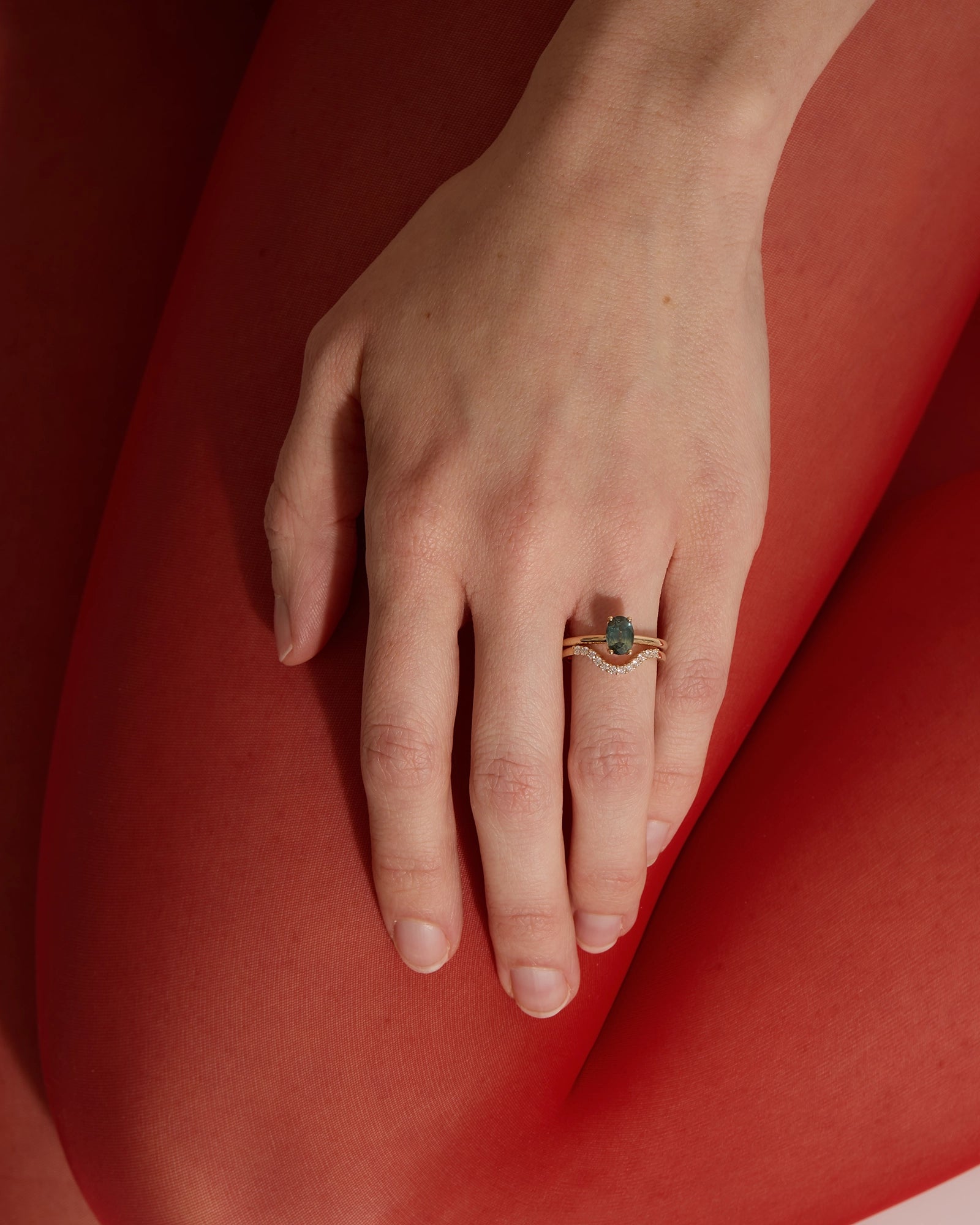 Bague Ellipse Pétale en Or Certifié Fairmined et Saphir d'Australie