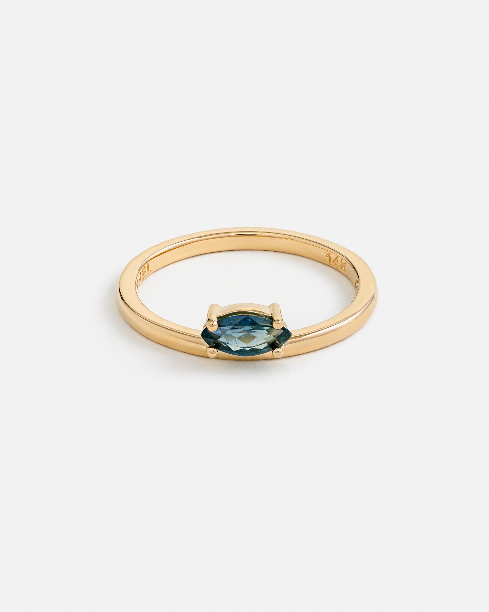 Bague personnalisée - Marquise décentrée en or Fairmined avec saphir vert d'Australie