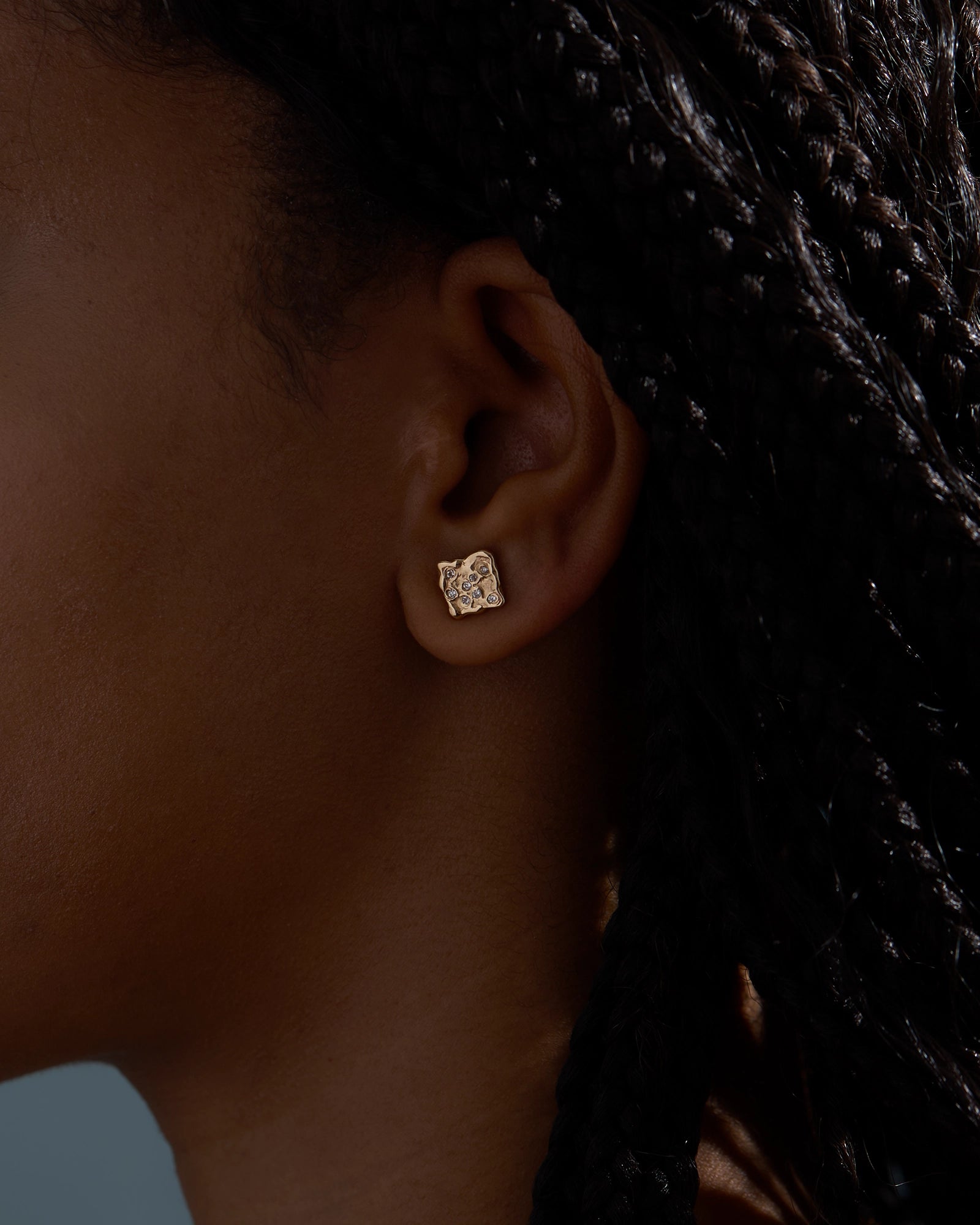 Boucles D'Oreilles Forge Constellation en Or 14k avec Diamants de Laboratoire