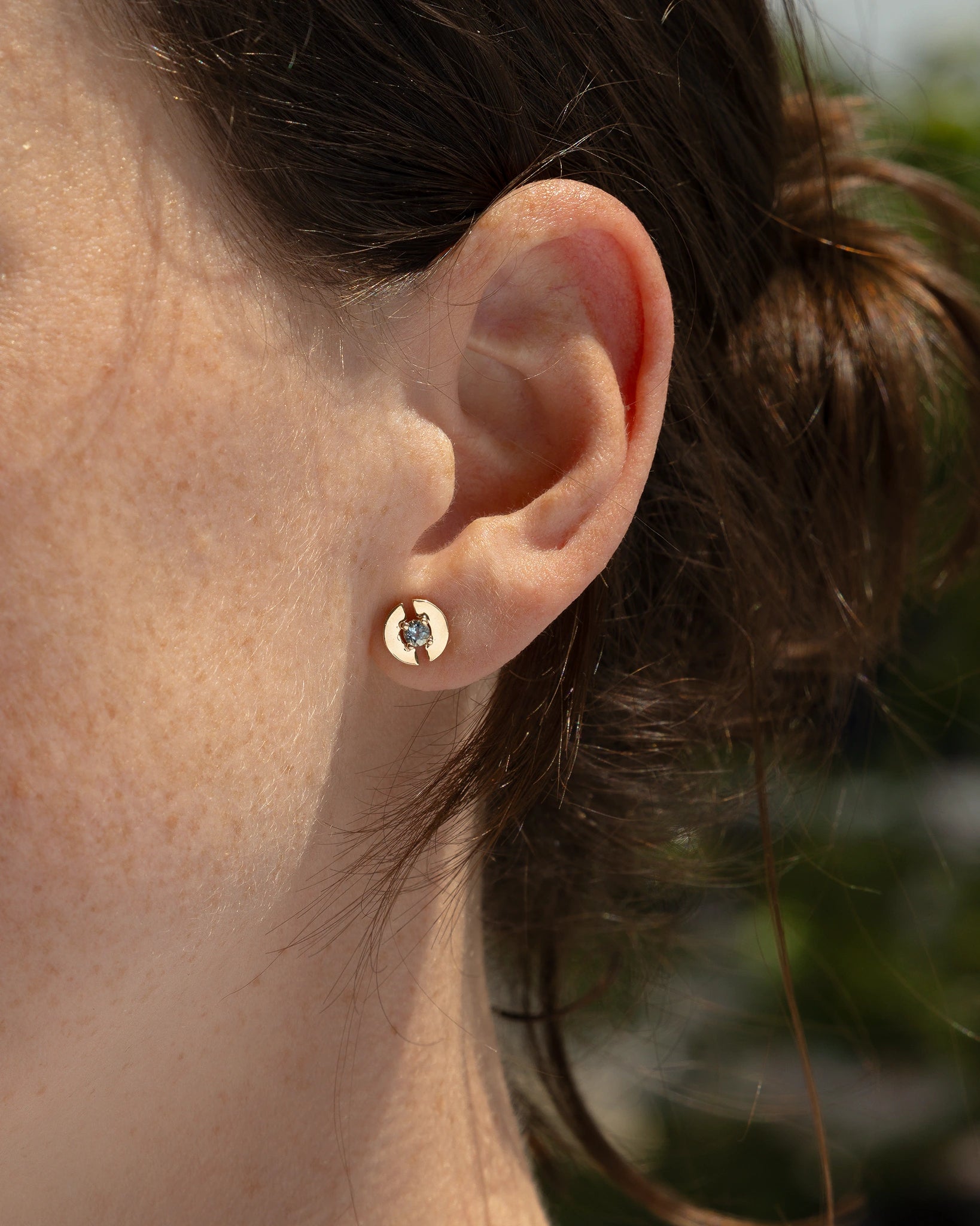 Clous d'Oreilles Stein en Or 14K avec Aigue-marine