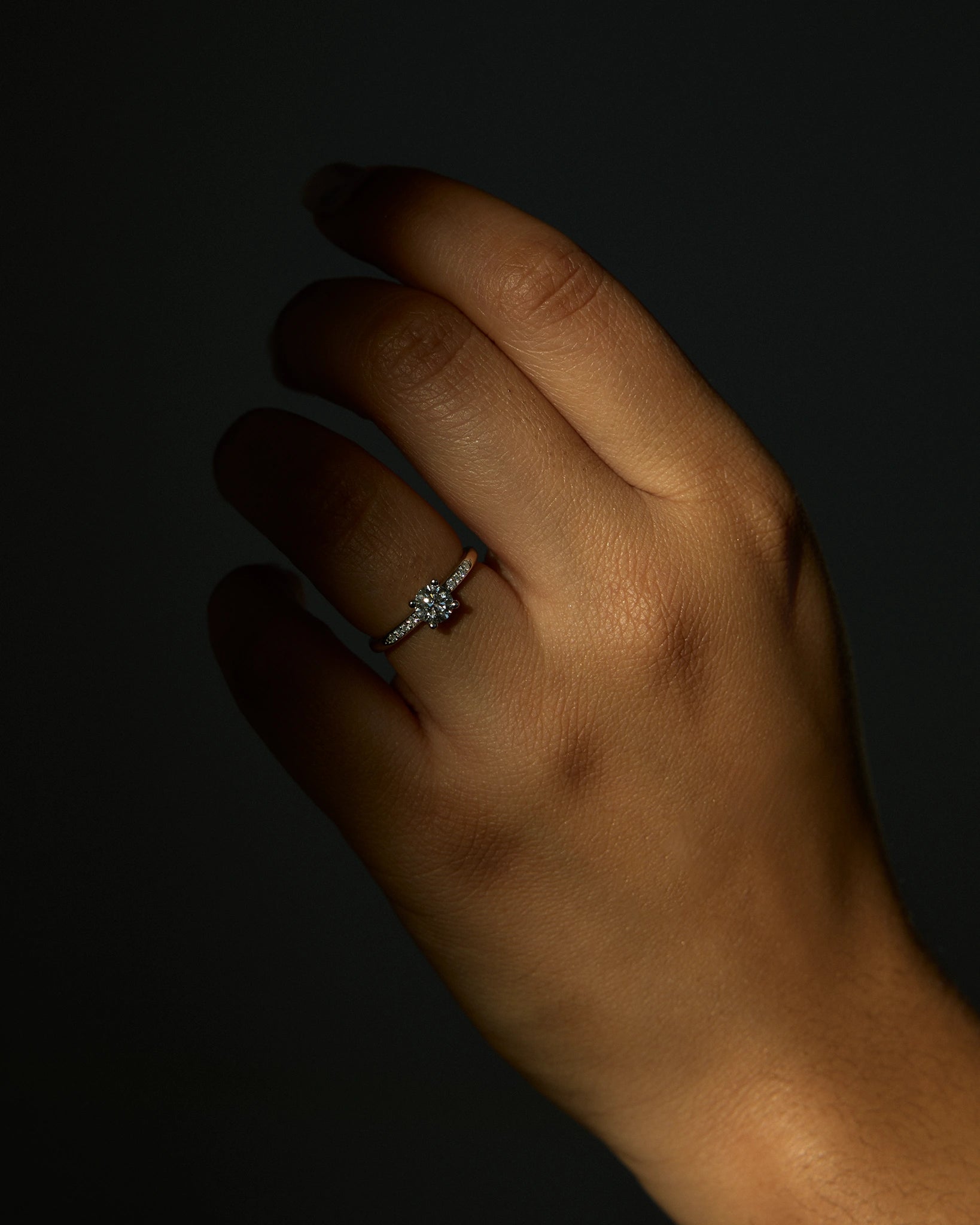 Bague Solitaire Pavée en Platine et Diamants de Laboratoire