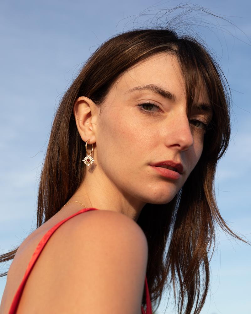 Boucles d'Oreilles Talisman en Or Jaune 14k avec Cornaline et Diamants de Laboratoire