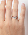 Alliance Stratura Vague en Or Blanc 14k avec Pierres de Naissance Éthiques