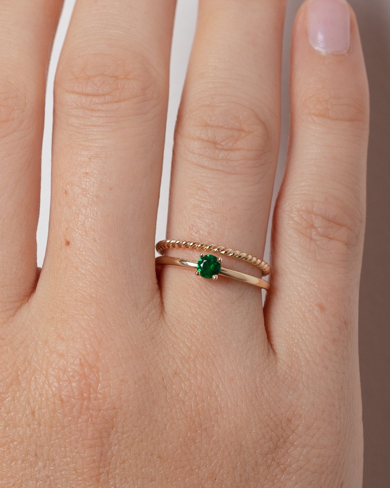 Bague Solitaire en Or Fairmined 14ct avec Émeraude du Brésil