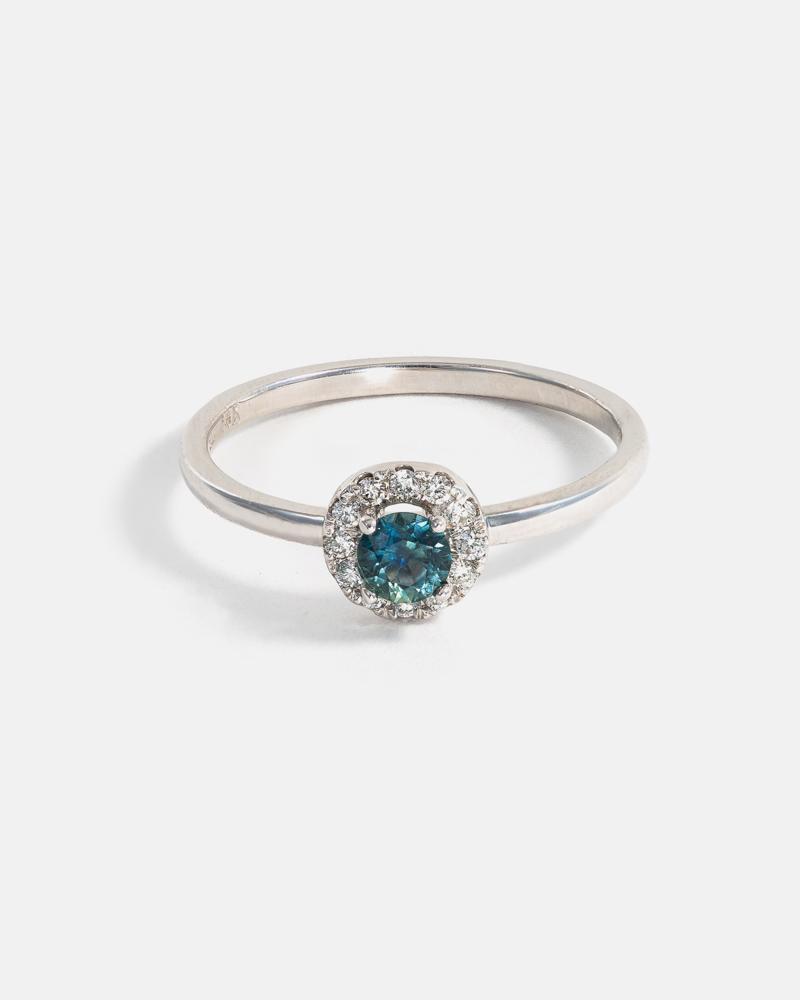 Bague Halo Ronde en Or Fairmined 14k avec Saphir du Montana et Diamants de Laboratoire