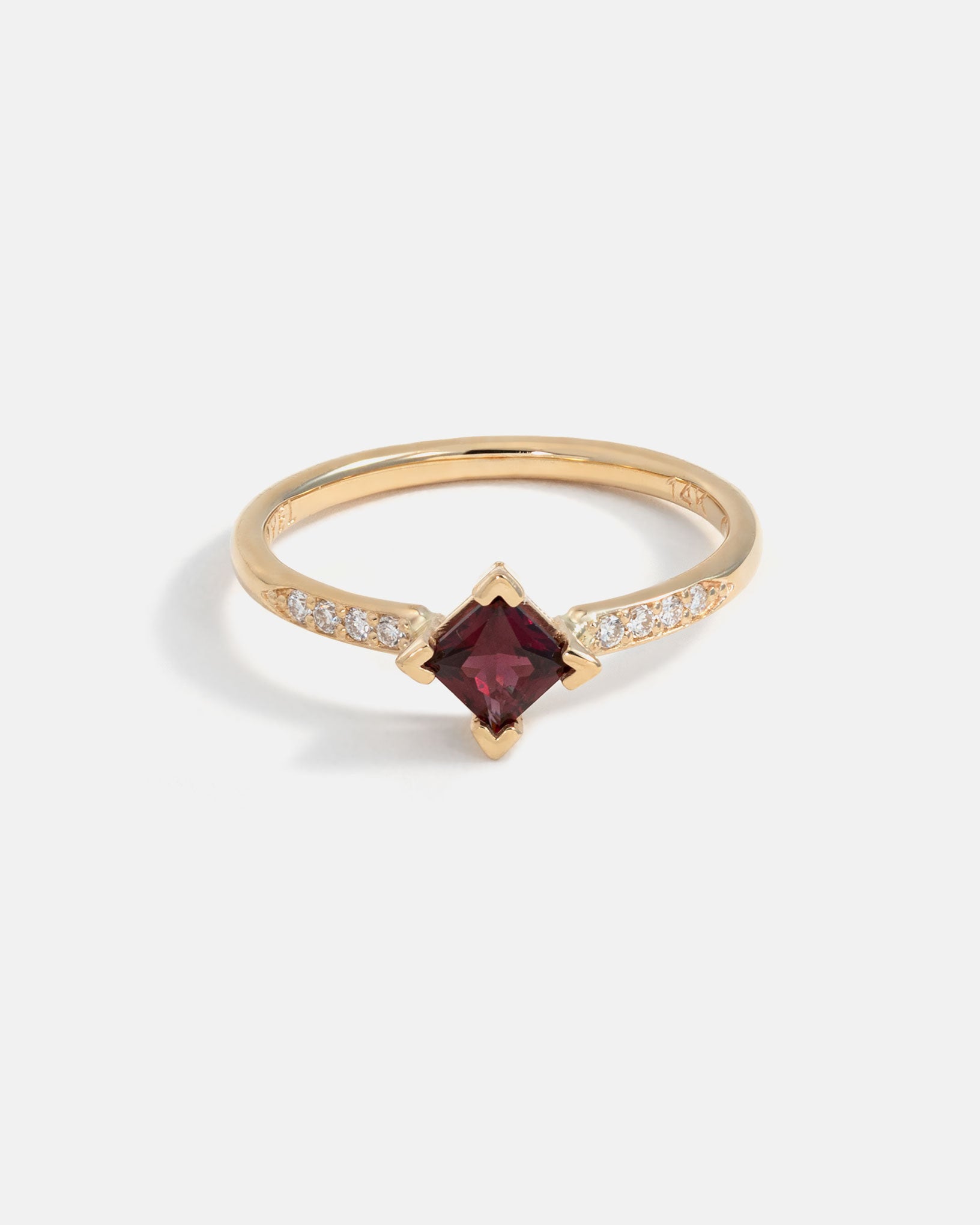 Bague Harmonie en or Fairmined avec grenat Anthill et diamants de laboratoire