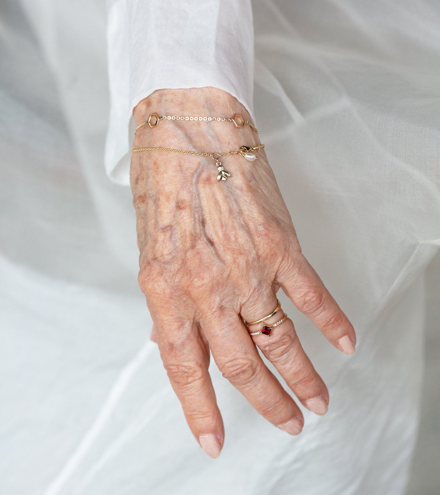 Bague Harmonie en or Fairmined avec grenat Anthill et diamants de laboratoire